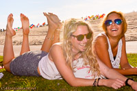 spanish girls pose barefoot